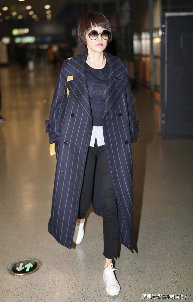 马伊琍 女人过了40就少穿大衣配打底裤,推荐马伊琍这5种搭配,简约高级