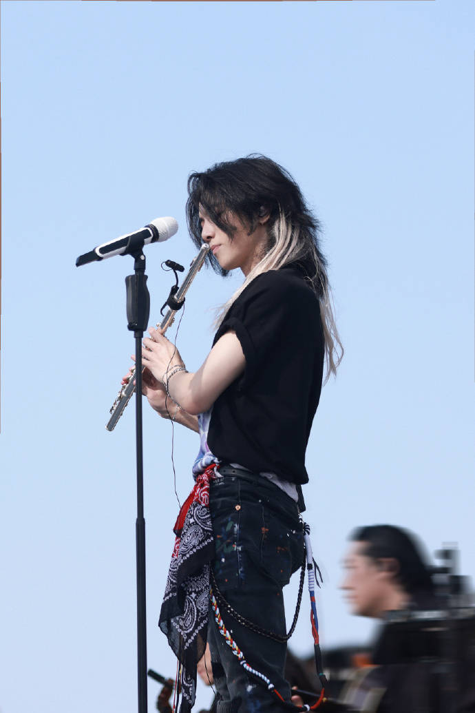 新歌|华晨宇火星演唱会新歌首唱！开启《飞行模式》进入火星乐园狂欢