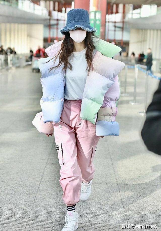 下半身 穿羽绒服时尽量别配打底裤!今年杨紫杨颖都在这样穿,这也太潮了