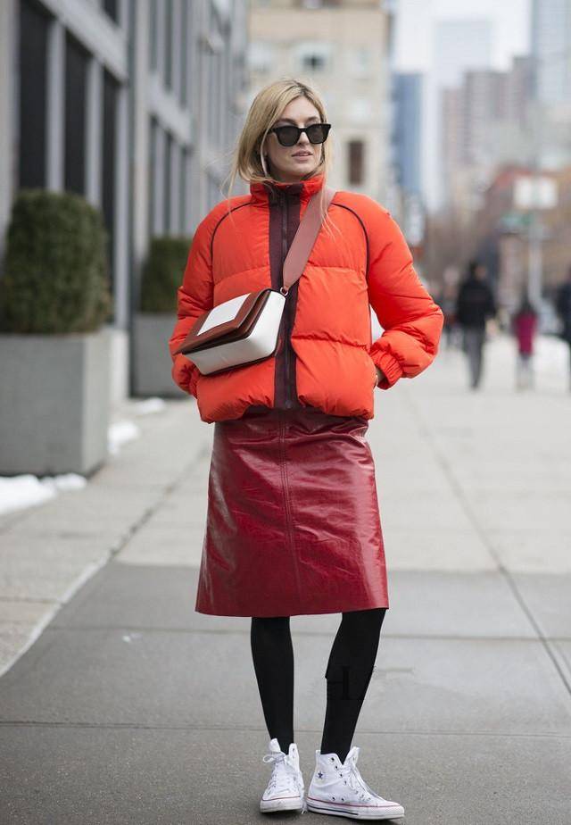 喇叭裤 2020年新冬，羽绒服不流行配打底裤了，这“3种”裤子更时髦显瘦