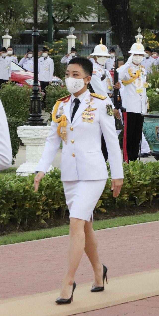 发型 泰王大公主罕见穿军装亮相！又美又飒比苏提达还霸气，贵妃也输了