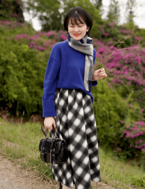 棕色 入冬后的高级感从何而来?靠一件“针织衫”就可以搞定,时髦大气