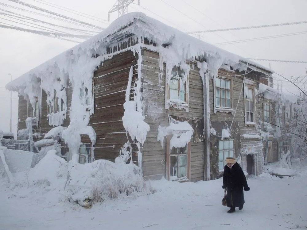 俄罗斯的冰城，冬季气温可达零下47度，室外行走不能超过15分钟