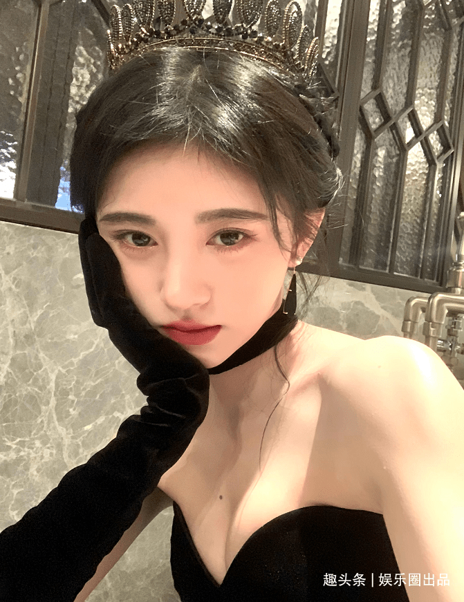 身材 鞠婧祎拍六月封面照，两套礼服两种美感，完美演绎“纯与欲”