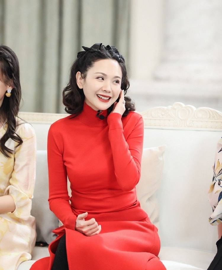 因为|程莉莎给婆婆穿一次性拖鞋，好媳妇人设崩塌？大家都冤枉她了