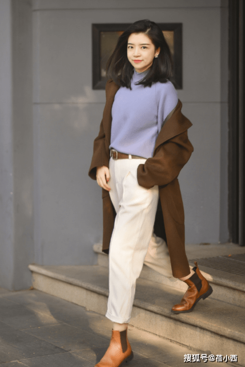 身材 小黑裤早就落伍了,今年时髦精都穿“小白裤”,高级时髦还显瘦