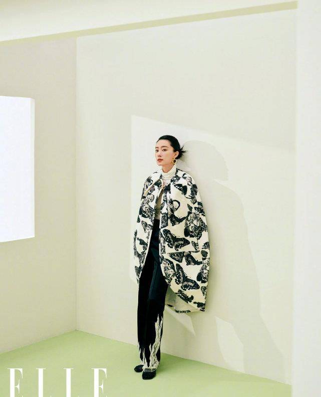 职场 张小斐职场造型太开挂!穿西装演绎女总裁范,整个人气场变化太大