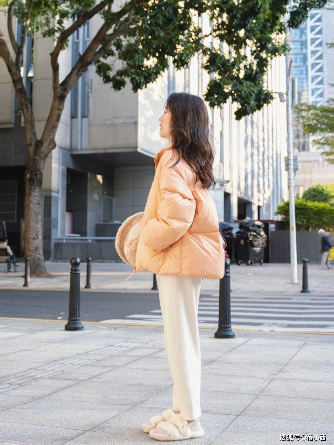 颜色 女人无论年纪多大，穿“羽绒服”都能时髦洋气，跟博主照穿就行
