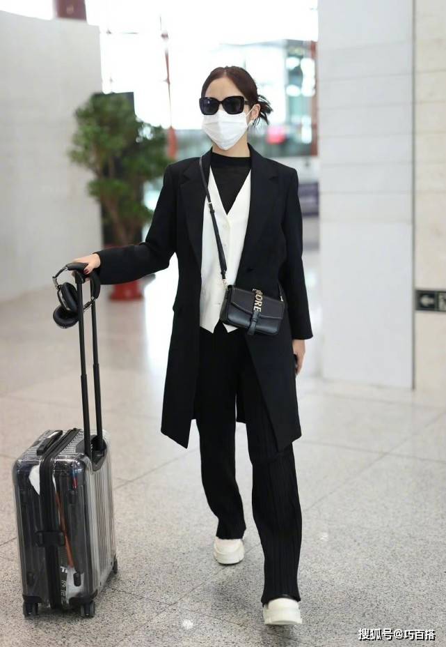 整体 辛芷蕾机场造型真亲民，轻熟低调又保温，可借鉴价值非常高