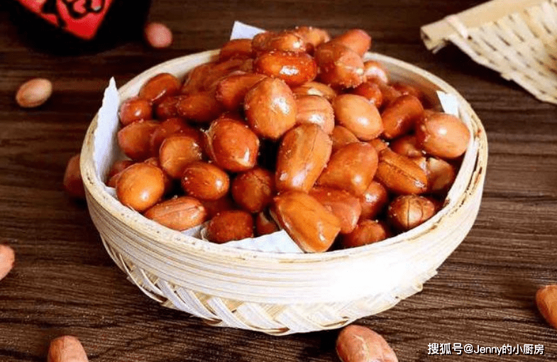 下锅|炸花生米只懂放盐,难怪不好吃!教你正确做法,更酥脆还耐放