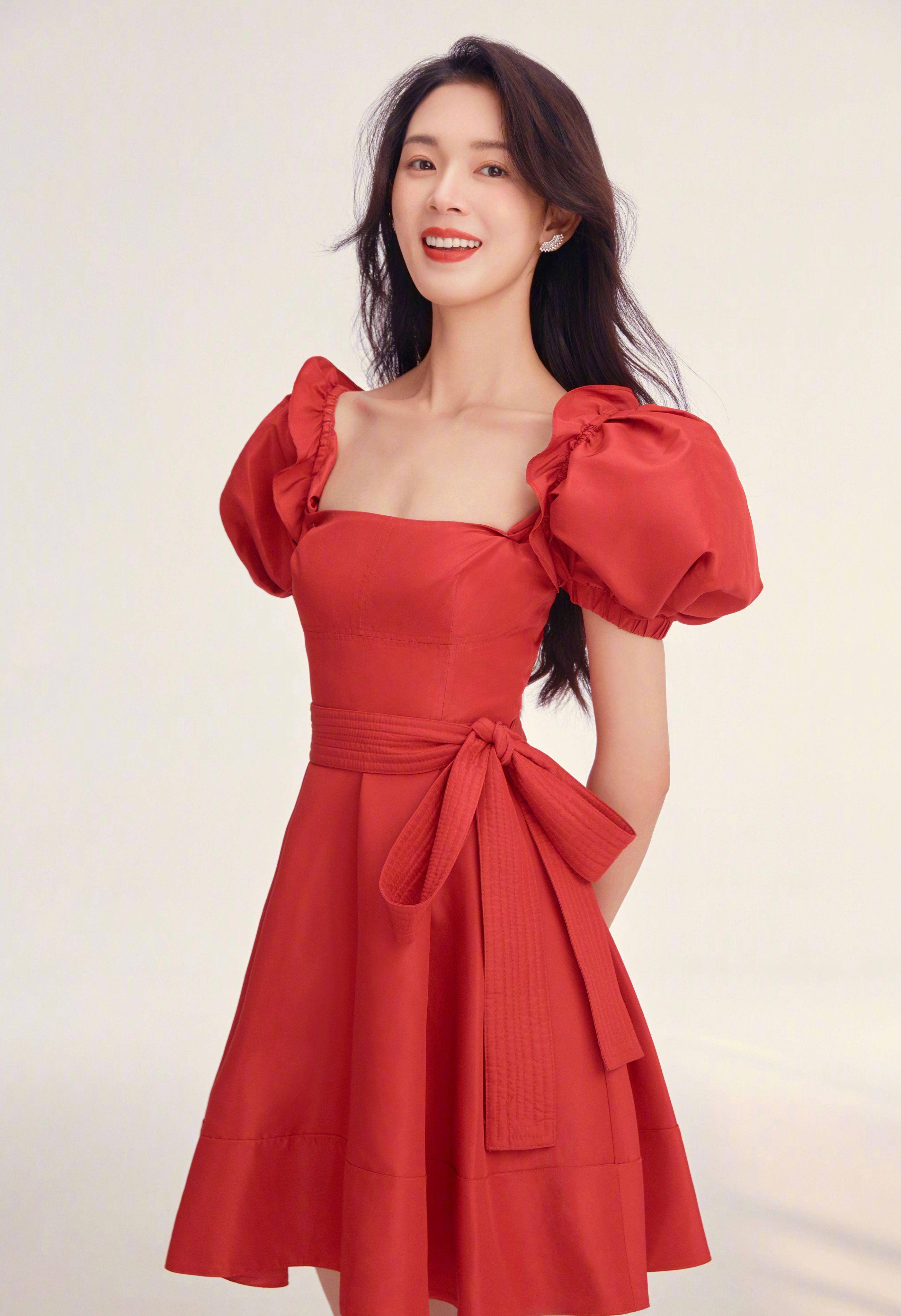 原创陈瑶初秋森林写真,白色雪纺连衣裙清纯甜美,看着就赏心悦目