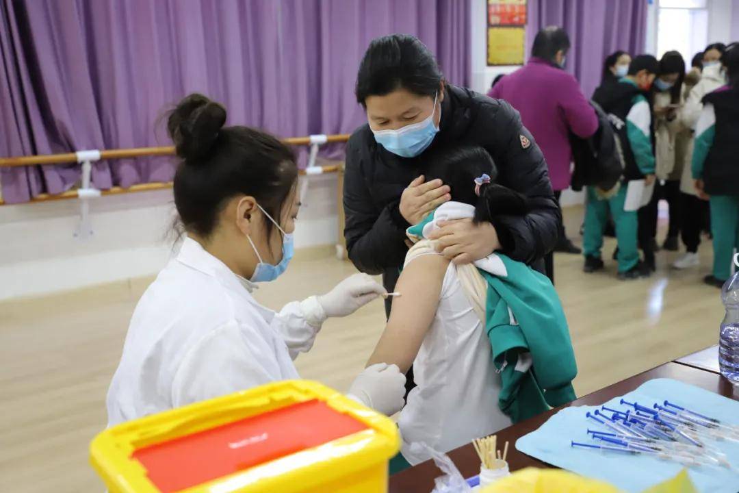 以苗护苗共防疫濮阳市开德小学开展学生新冠肺炎疫苗接种工作