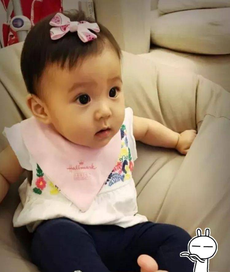 原创本以为童年时甜馨很丑看到贾静雯女儿后最丑星二代