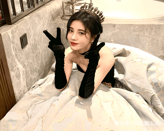 身材 鞠婧祎拍六月封面照，两套礼服两种美感，完美演绎“纯与欲”