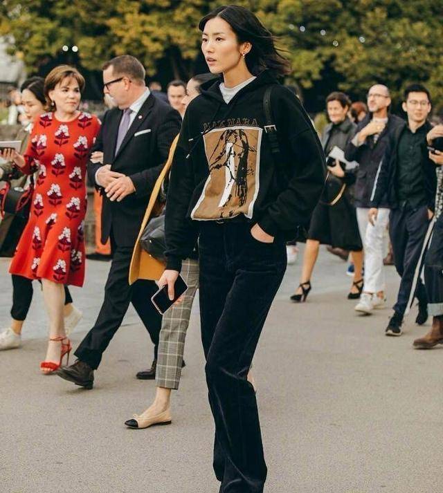 黑色 面黄肌瘦，皮肤暗沉！刘雯的摄影师真的该换了，女神被拍成这样！