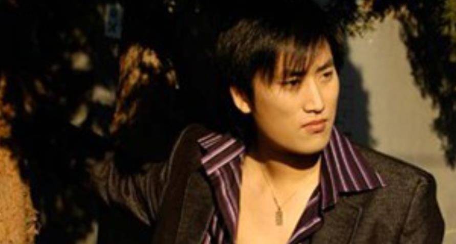 富二代|吴云飞：赵本山的富二代徒弟，曾投资吴京的电影，用金条当盆栽