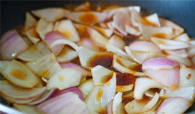 美食|早餐的煎牛扒，十分钟变身嫩滑炒牛柳，这食谱实用好吃，家人喜欢