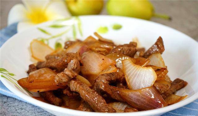 美食|早餐的煎牛扒，十分钟变身嫩滑炒牛柳，这食谱实用好吃，家人喜欢