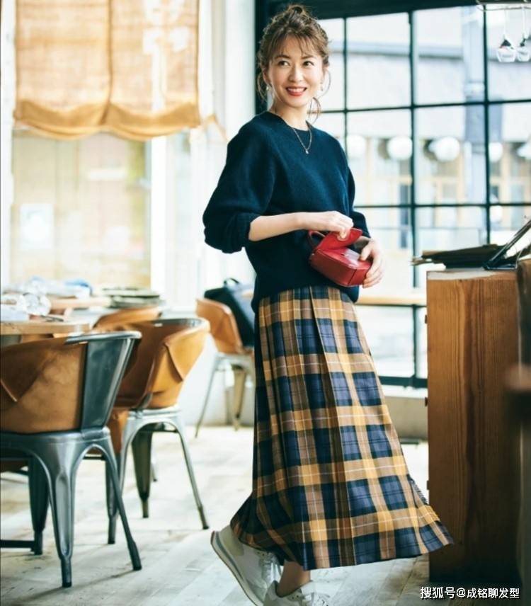 颜色 格纹半裙才是百搭单品！看这些40+博主的减龄穿搭，就知道有多美