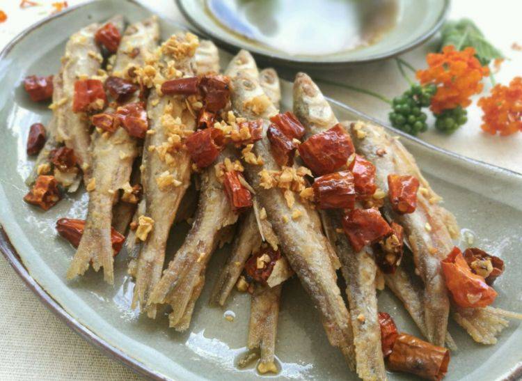 小鱼怎么做连骨头一起都酥脆 72cf2158090a42b4ae579c305b5a77e2.jpeg