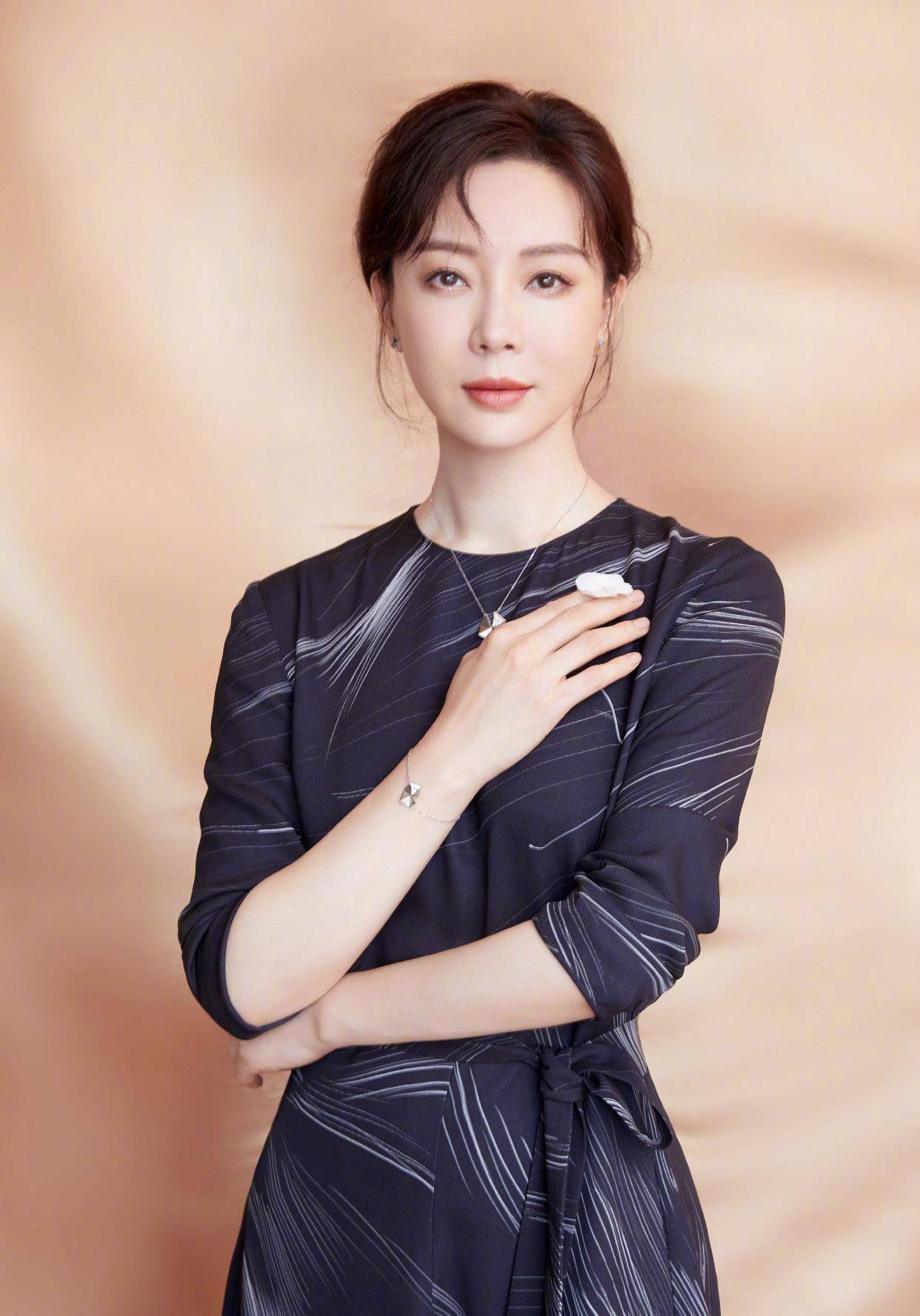 如何评价陈数的颜值?_下颌_东方_鼻子