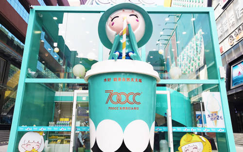 全景玻璃屋旋转楼梯等你来打卡700cc太原街地标店盛大开业