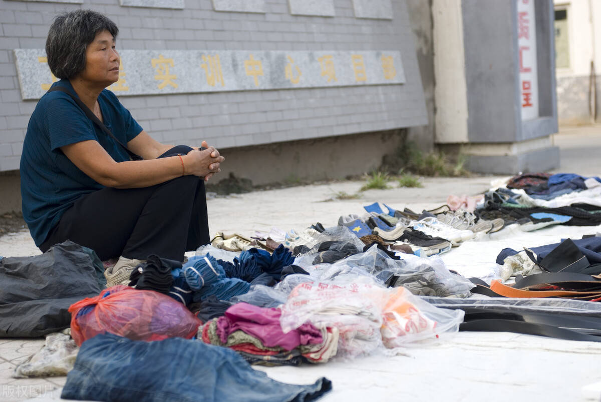 农村那么多的旧衣服为何少有人去回收