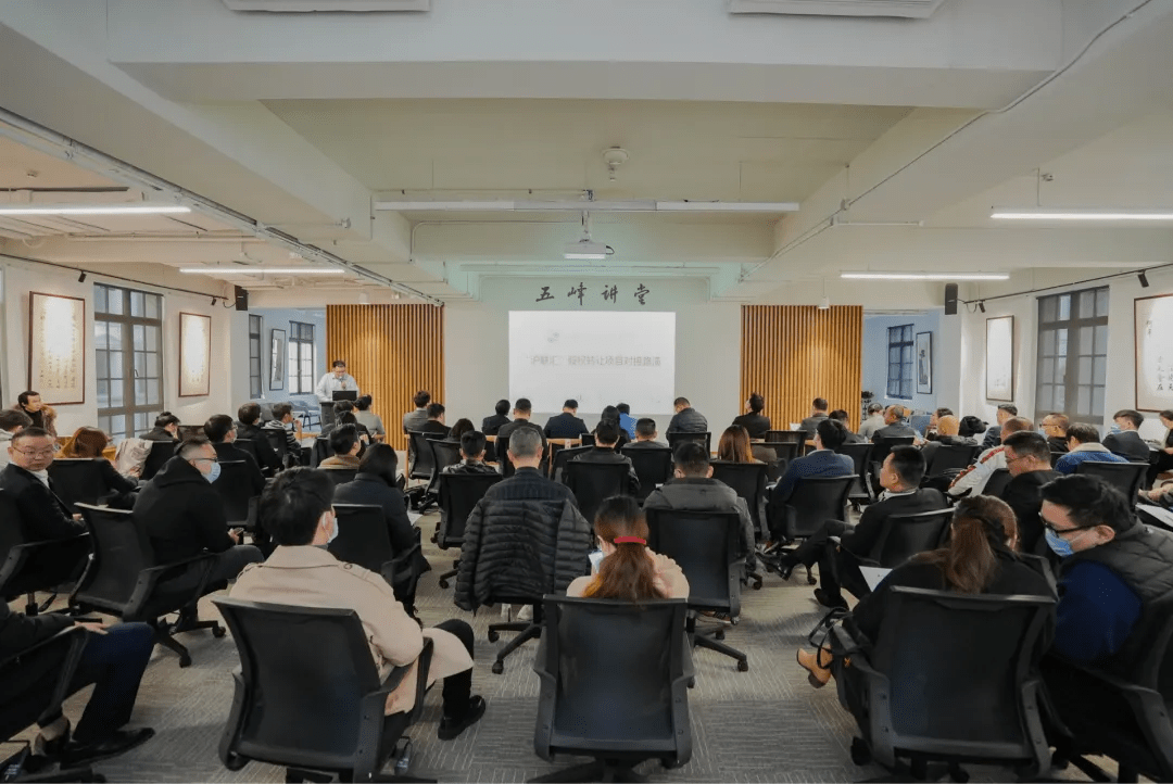 全球首演！黑科技智能穿戴服装在上海陆家嘴演现场惊艳亮相！