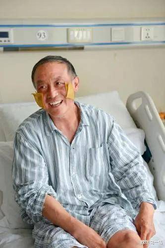 吴京|成龙演过他，吴京推荐他，胡歌为他献声配音，这位大爷凭什么？