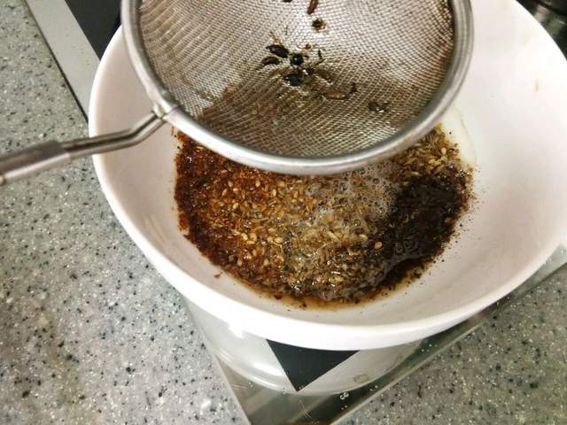 做法|教你在家自己制作大辣皮,做法简单,吃起来香辣美味