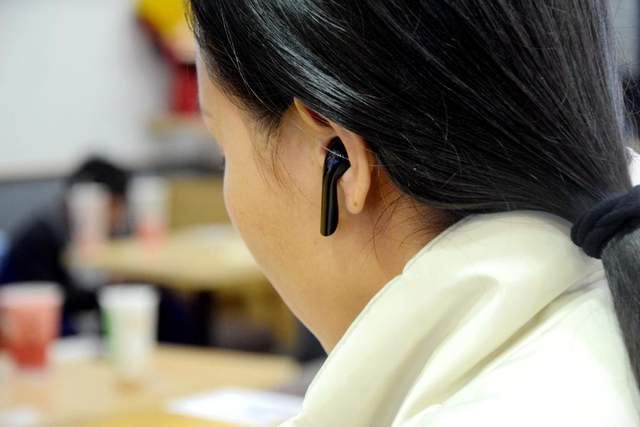 JEET ONE升级版与一代有何不同？增加无线充功能，音感提升明显