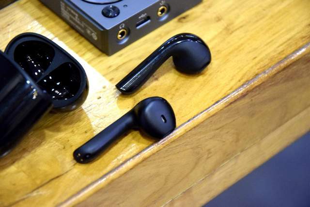 JEET ONE升级版与一代有何不同？增加无线充功能，音感提升明显