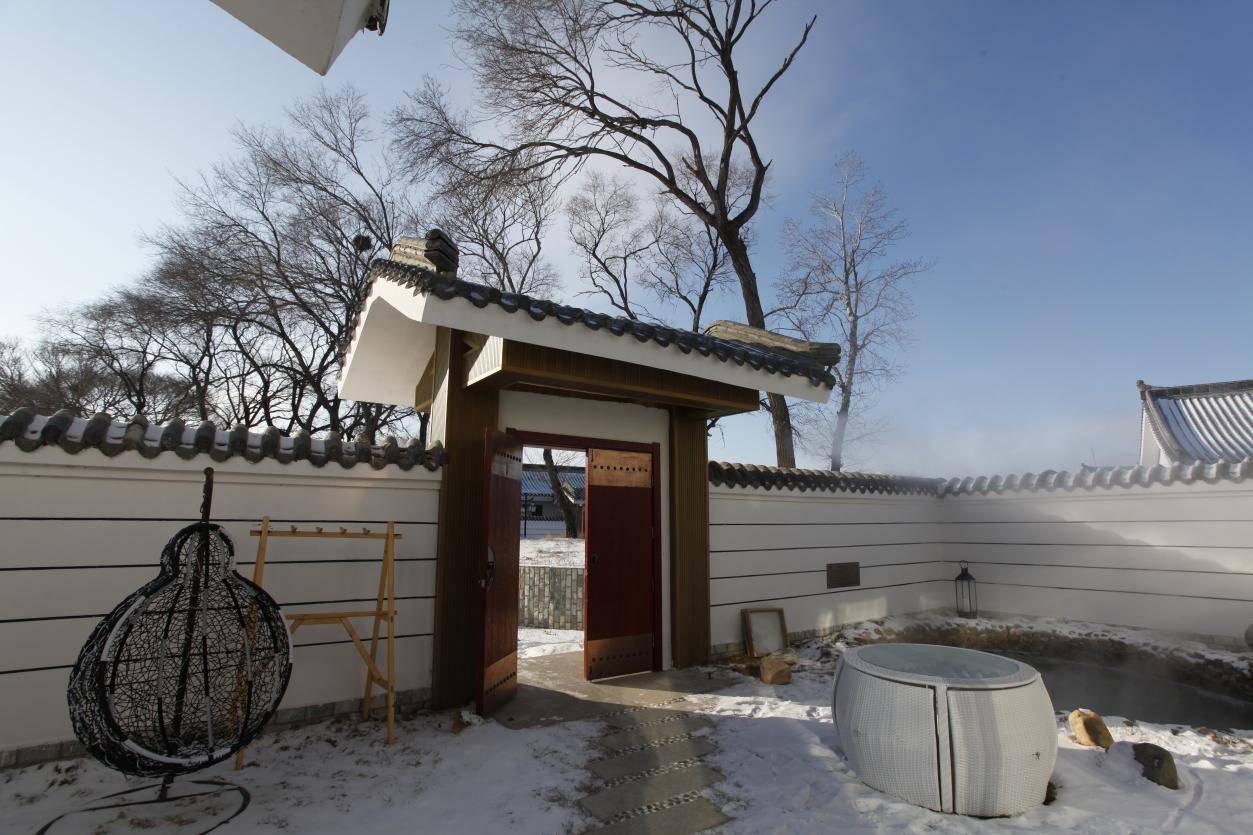 唐宫雪地温泉池 唐宫雪地温泉 地址:大庆市杜尔伯特蒙古族自治县连环