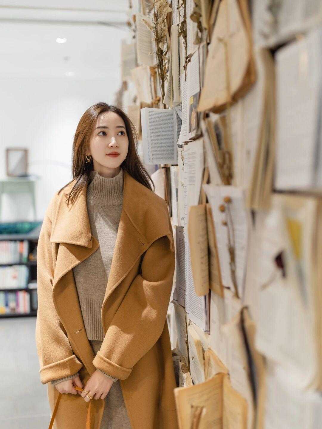 脚踝 天冷了,适合普通人的大衣冬季穿搭,不露脚踝也不露腿,高级洋气