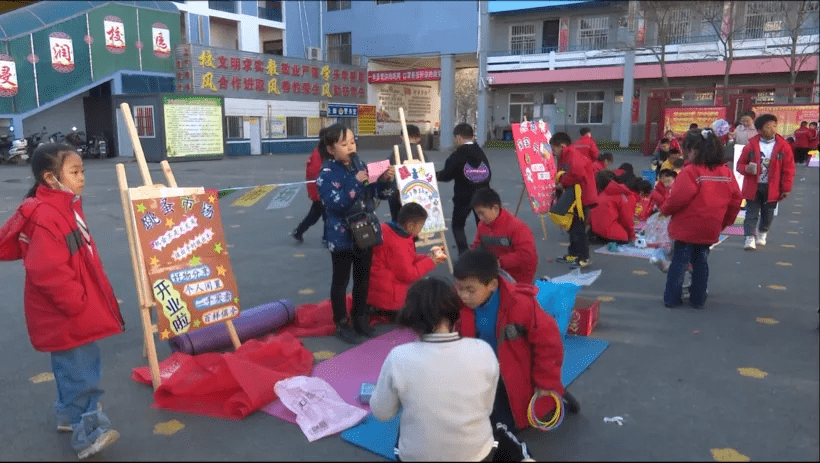 图书|离石城内二小：“跳蚤市场”乐趣多 你买我卖乐开怀