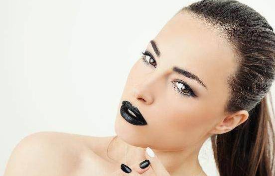 黑头|肝脏不好,身体有3个地方会“变黑”,你中招了吗?