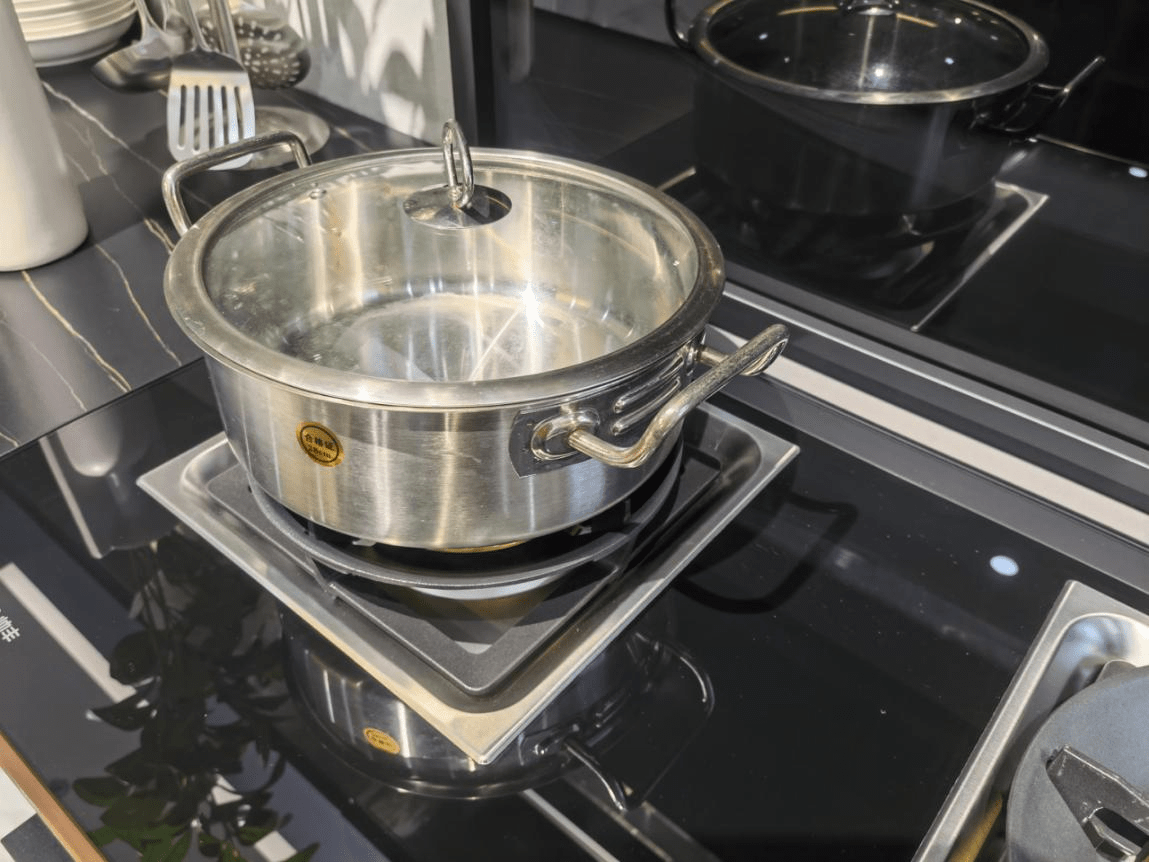 集成灶好还是有油烟机好？集成灶如何挑选？