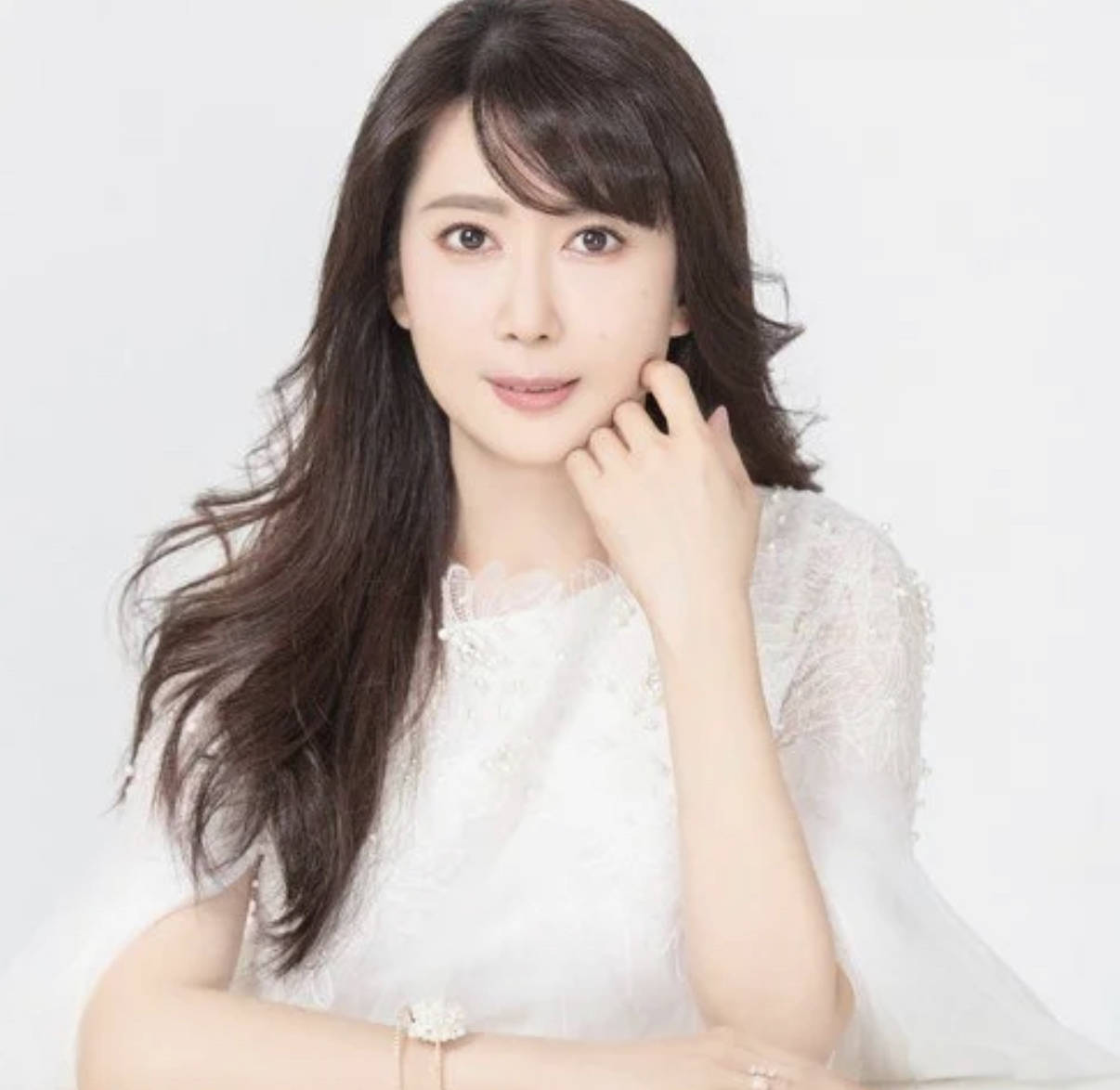 爆红之后,孟庭苇却突然选择退圈,一心向佛,多次萌生出家的想法.