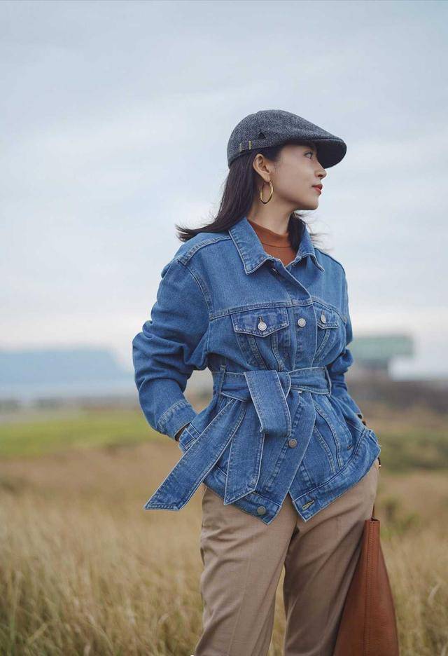 帆布鞋 见过世面的女人,牛仔外套很少配牛仔裤,看三木的穿搭你就知道了