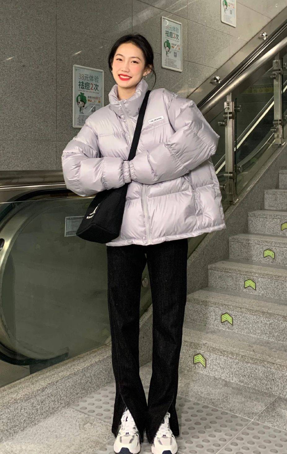 开衩 把阔腿裤收起来吧，现在流行这条“开叉裤”，配大衣羽绒服都高级