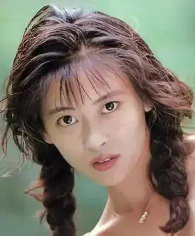 什么叫三角脸型 7d055ab46653492b9ea076d7abca2d0a.jpeg