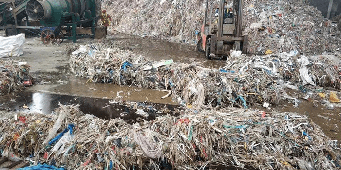 目前较好的绞绳处理方式是先破碎后分拣,再造粒,成为造纸原料.