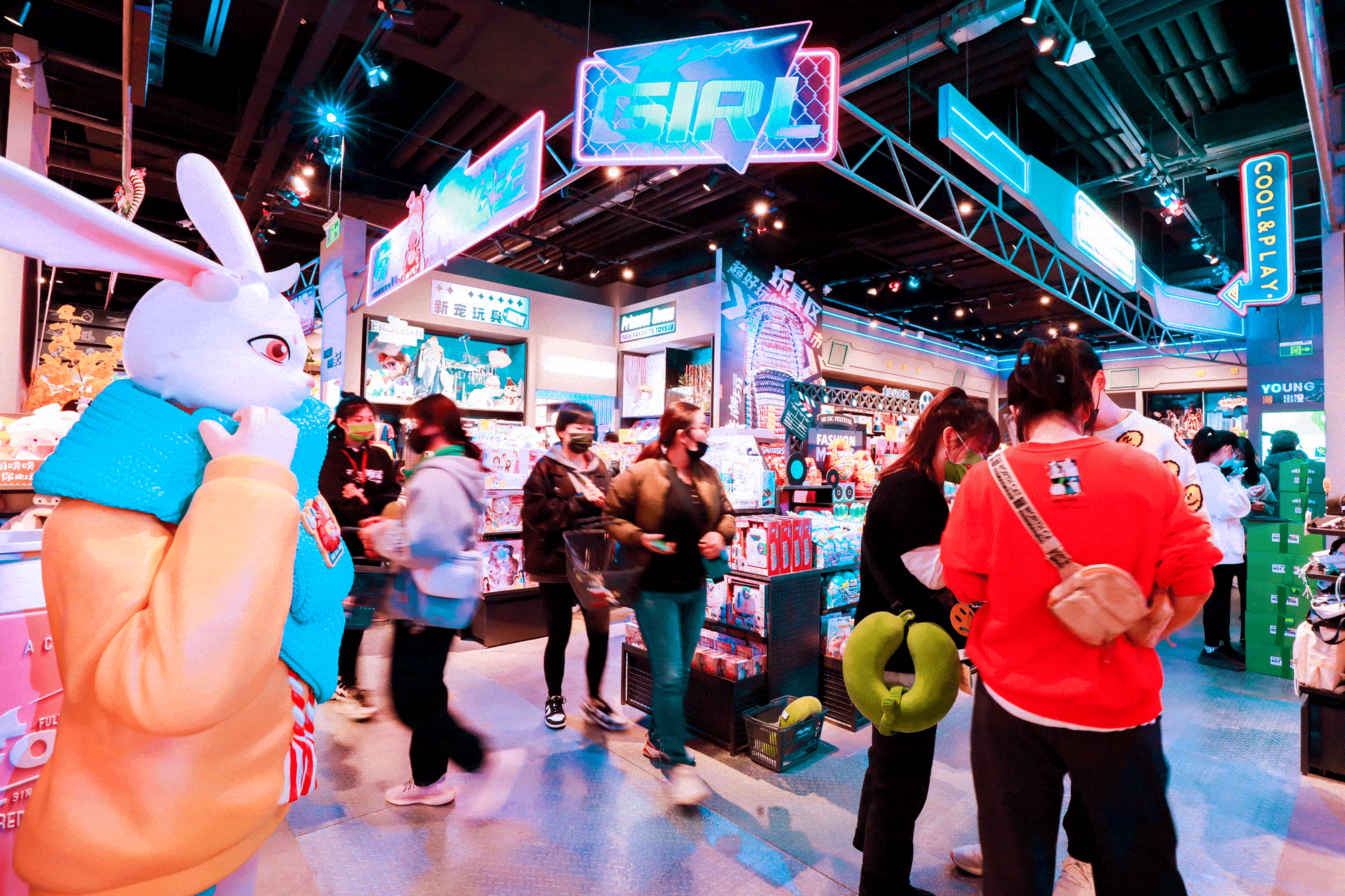 酷乐潮玩也将选品和消费者洞察的能力复制到线上