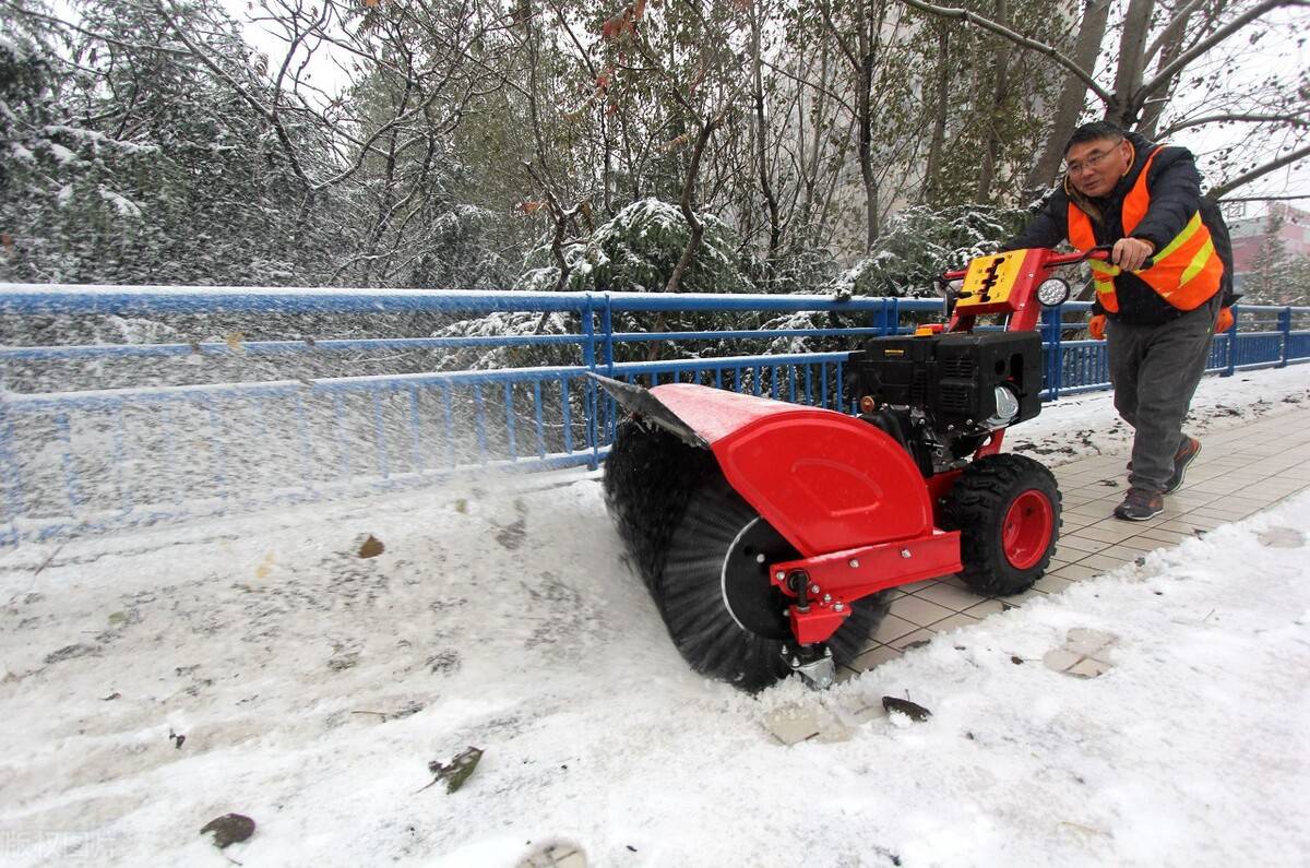 手推式掃雪機