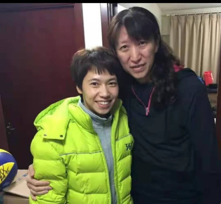 女排又1前国手当教练,曾得陈忠和,郎平悉心指导_张娴_杨昊_中国