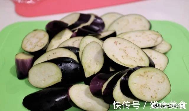 。因此，茄子仅仅是糖尿病患者较为理想的食物，经常吃并不能降低血糖。血糖高的人平时怎么做？对于血糖过高