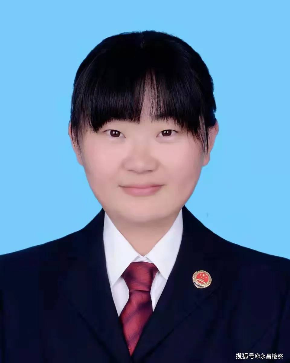 李 瑾第三检察部书记员作为一名检察干警,要真正汲取全会精神力量,补