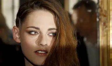 漂亮|《斯宾塞》上映,人间扳手克里斯汀身材诱惑,“维纳斯的酒窝”也太醉人了