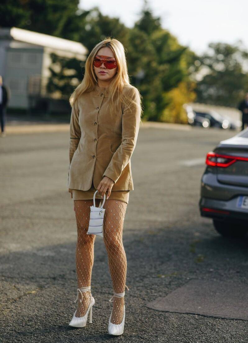 设计 时尚真是个轮回，“渔网装”的风潮又吹回来了，穿对了时髦又高级