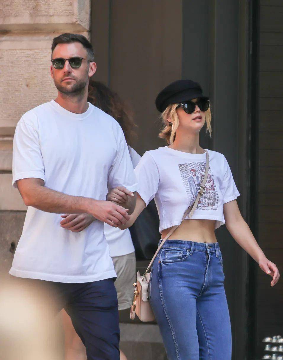 Vanity|五年前她是收入最高的影后,如今和丈夫逛杂货店的她最快乐